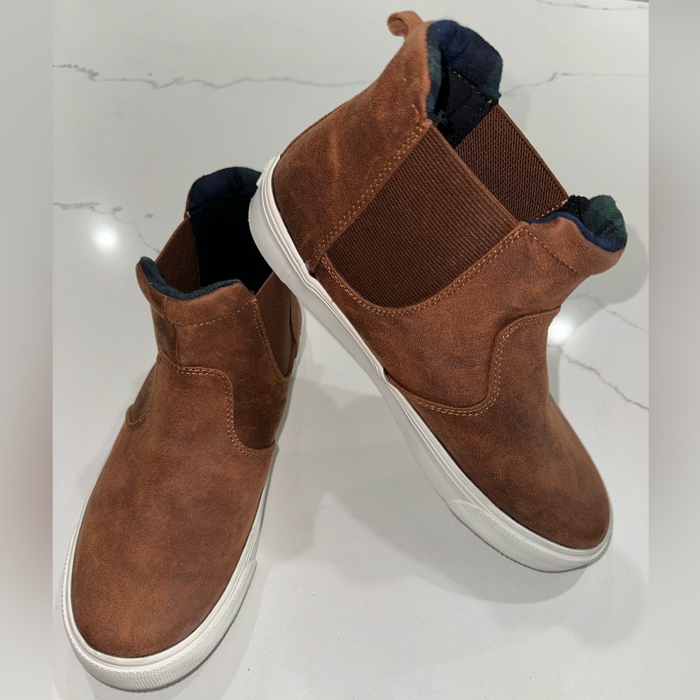 Men’s Old Navy Slip on high tops